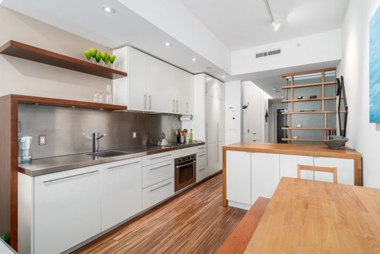 Không gian nhà bếp chung cư luôn phải đảm bảo sự sạch sẽ và ngăn nắp 