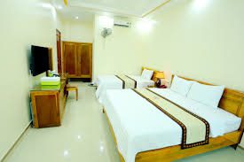 Phòng ngủ khách sạn giường đơn đôi